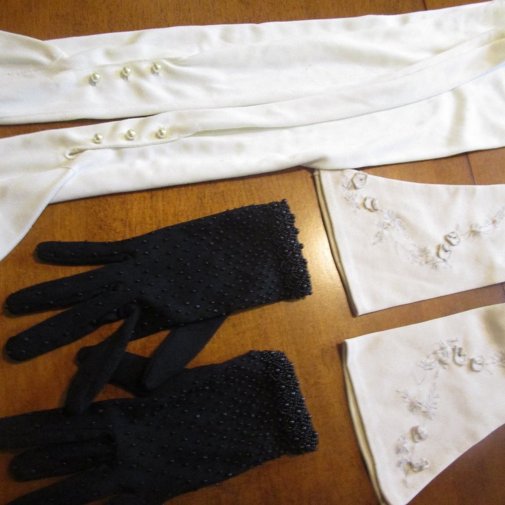 Vintage Gloves 100 years old size small